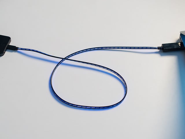 Flowing Effect iOS Lightning Cable - Black w/Aqua EL