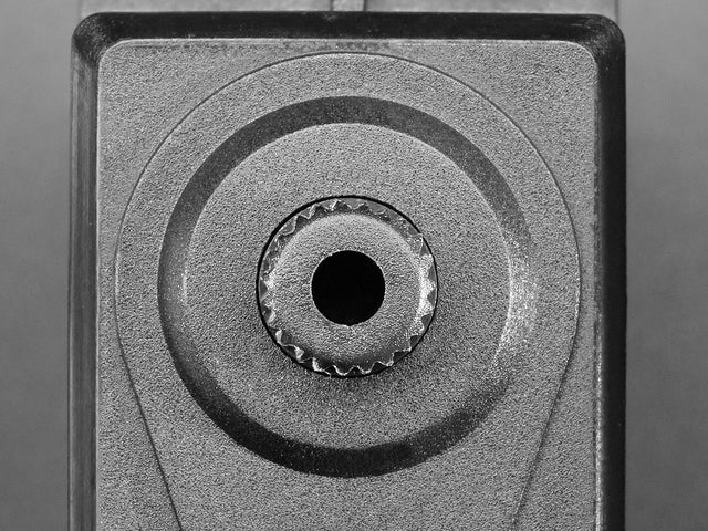Analog Feedback Standard-Size Servo