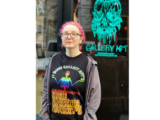 Da Share Zone NFT Women's S Tee + Accessories Bundle